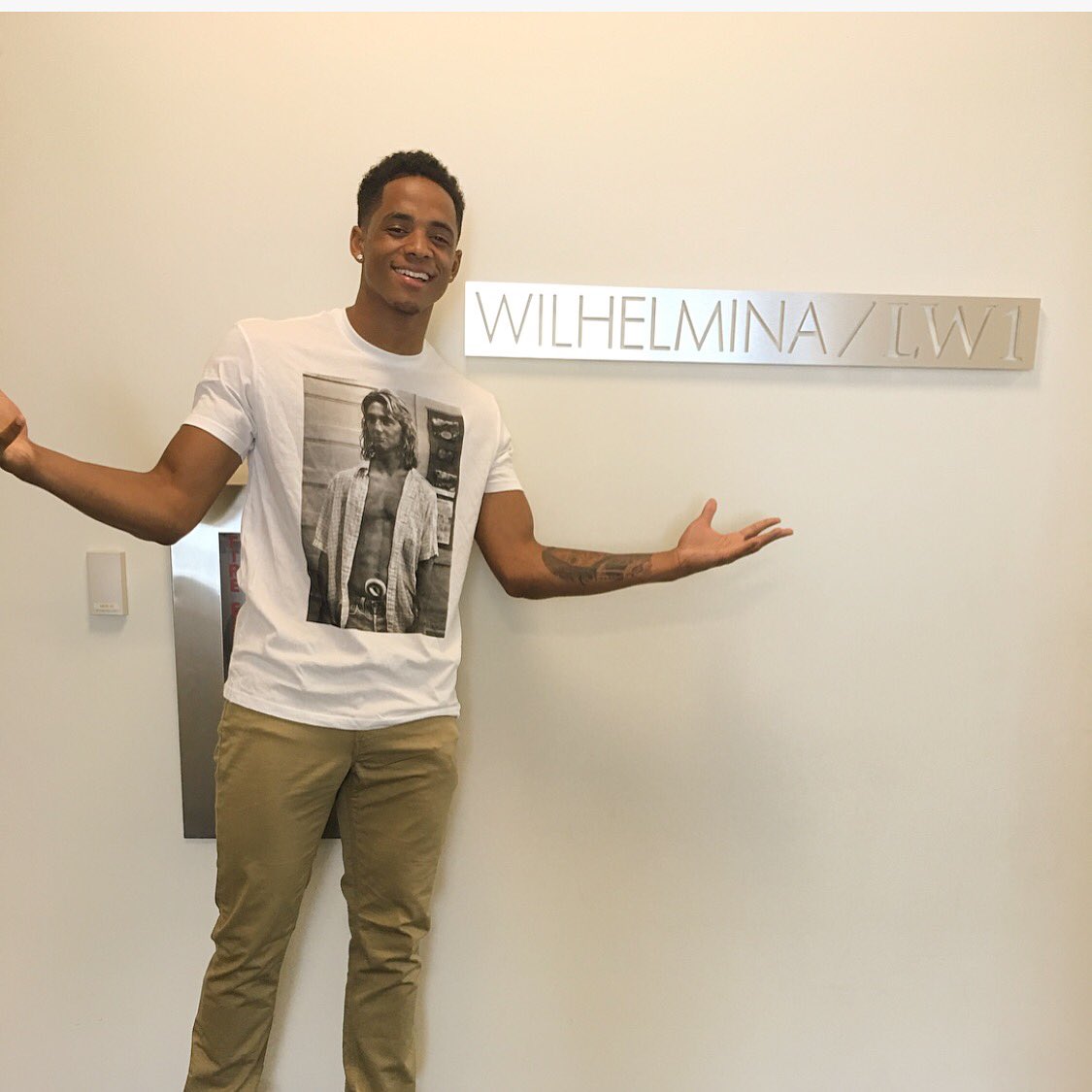 champmedici's tweet image. Officially signed with @wilhelminamodels today 😃😎😌🙏🏽