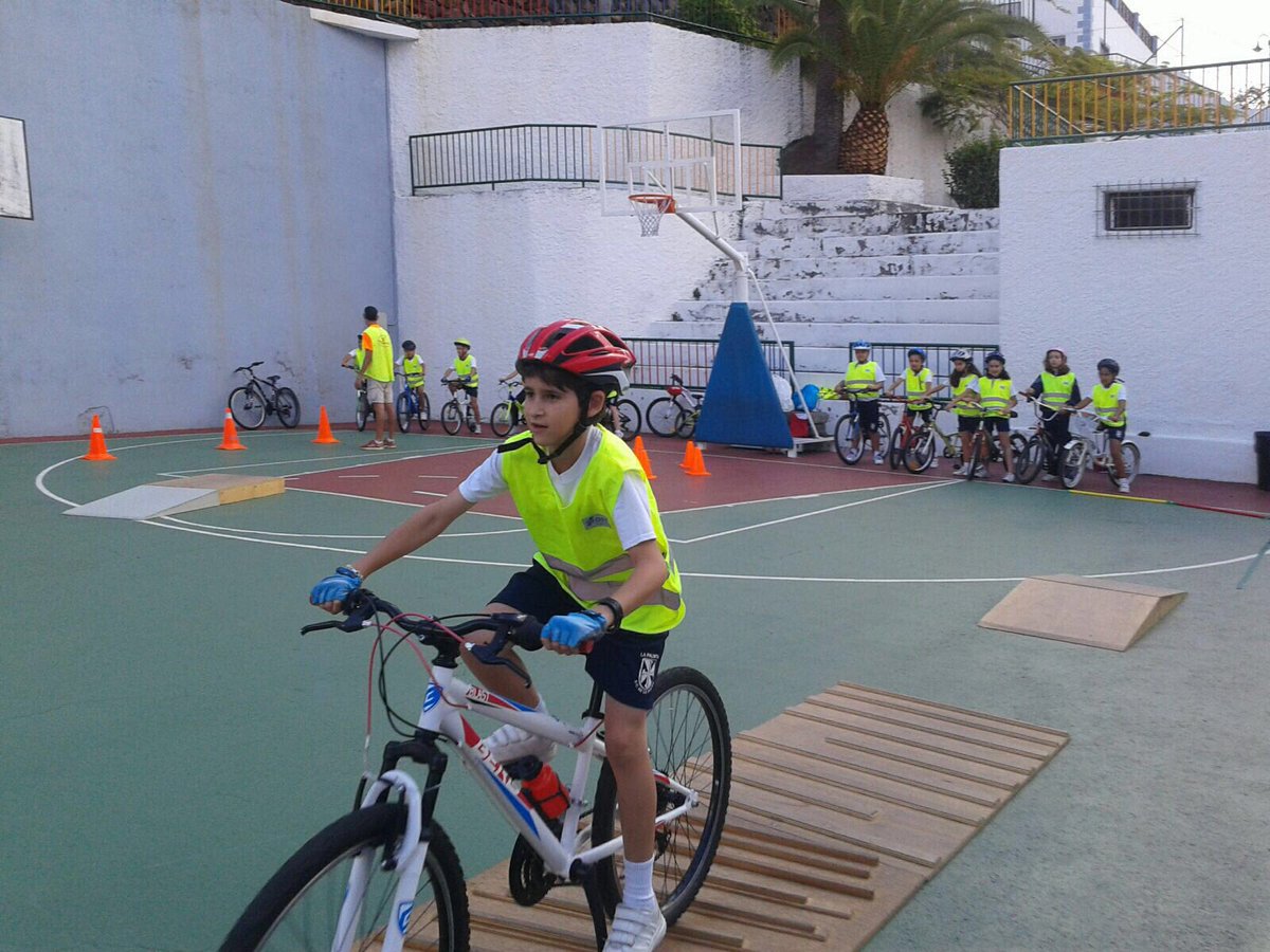 La pasada semana el cole Sto. Domingo de Guzmán (La Palma) disfrutando y mejorando sus habilidades con la bici.