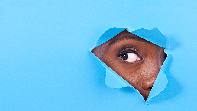 Adweek's tweet photo. Eye tracking shows mobile video ads embedded in articles perform better than on social: https://t.co/jdHTAWd300 https://t.co/Fm45Eg2gMd