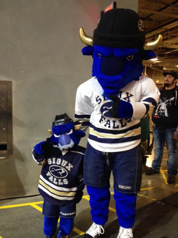 sfstampede's tweet photo. Happy #NationalMascotDay to @StampedeStomp & Tip Toe! #StampedeCountry https://t.co/m3chAivS5I