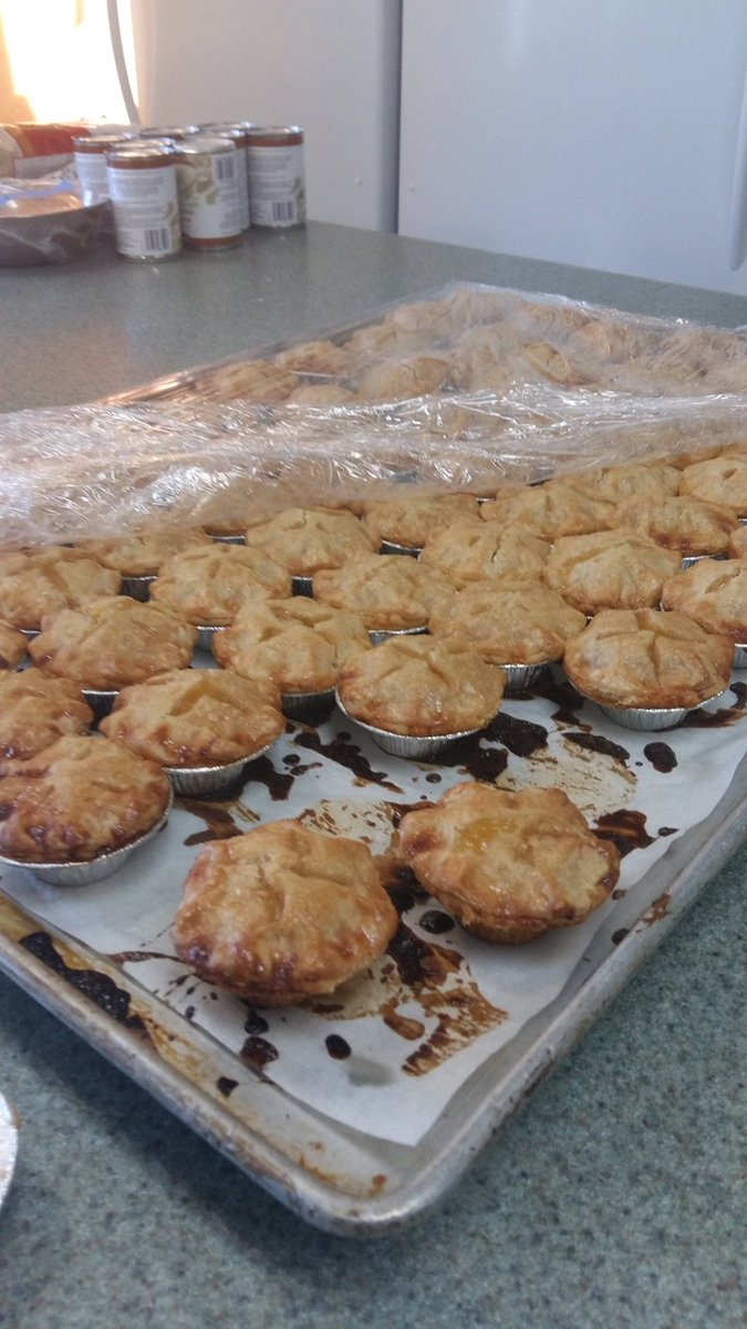 #mini peach pies for tomorrow's southern buffet! #yum #foodporn #comewander