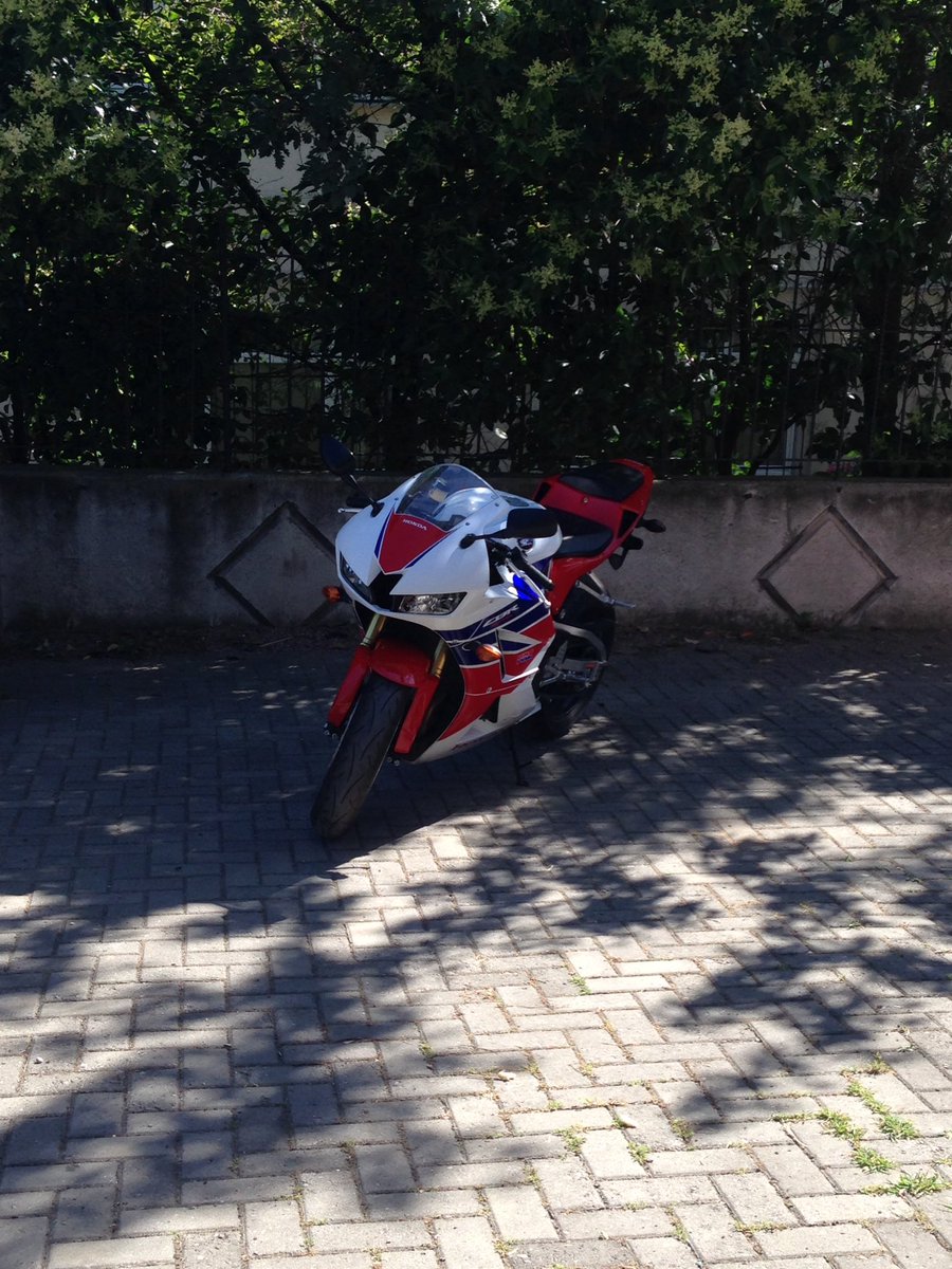 #sahuru bekleyenler buradamı.      Honda cbr 600 rr.  HONDAŞK.