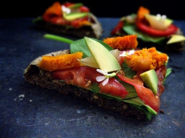 Brown Lentil Pizza Crust #vegan #pizza #glutenfree 
Get the recipe here >>> buff.ly/25V6zoq