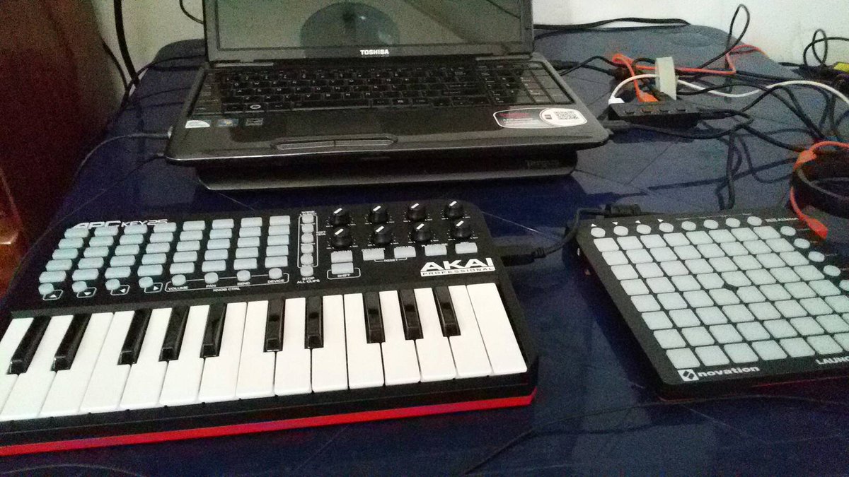 planetarakett's tweet image. Calentando motores..... Poco a poco.... Full #Ableton #Novation #Launchpadmini #akaipro #key25