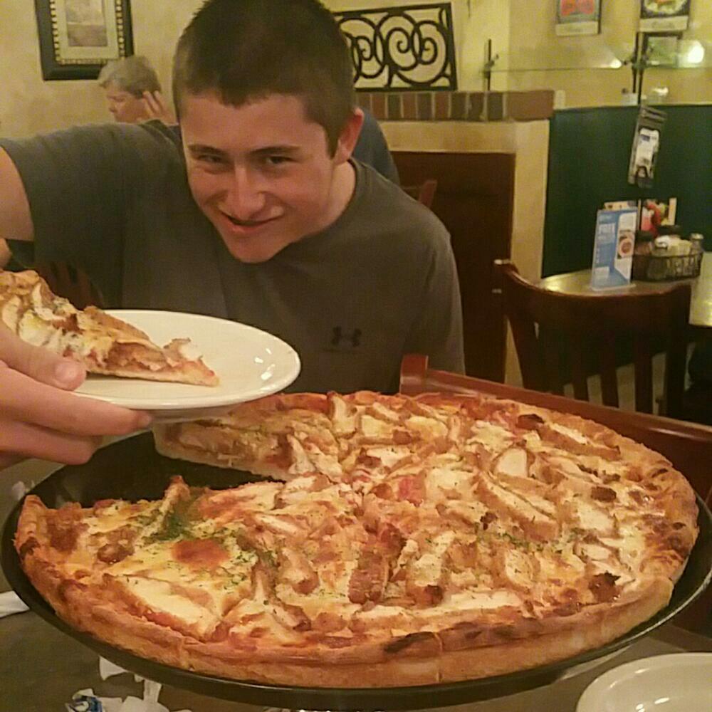 theTradelines's tweet photo. yum!
 @MiltonsPizza @getstealz https://t.co/7P1rMGkIS3
