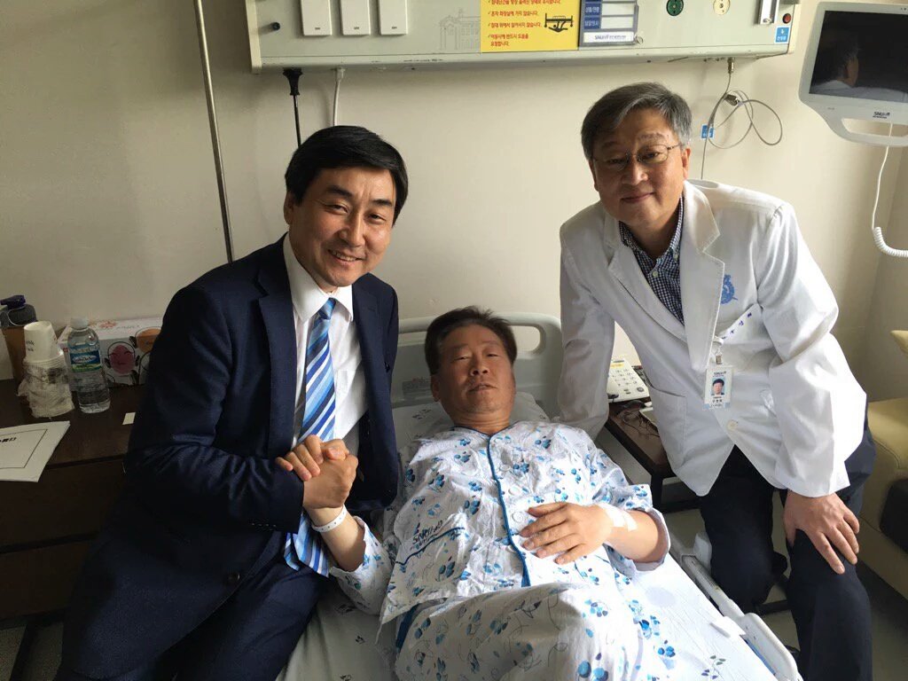 이종걸 비대위원님 <a href="/leejongkul/">이종걸</a> 이 광화문 단식농성장에서 병원까지 동행해 주셨습니다
바쁘실텐데..감사드립니다^^