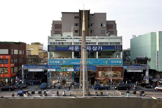 jsh3333's tweet photo. '세운대 예술과'를 아시나요? 세운상가 일대를 ‘예술가들의 하와이’라고 부르는 이유 세 가지?
https://t.co/kqhzoSVruP https://t.co/e0YHHWMp5q