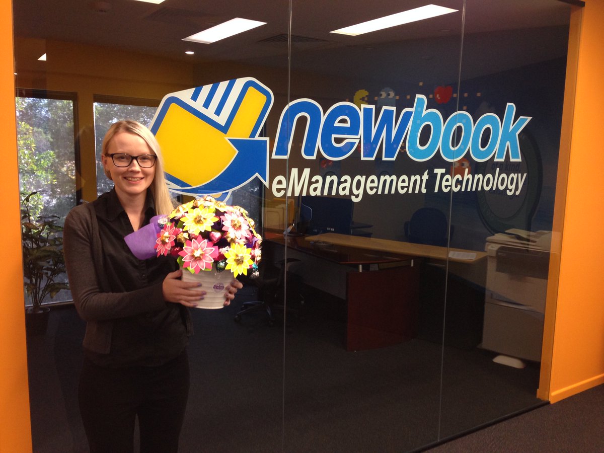newbook's tweet photo. Alana received these lovely edible flowers today from our latest client @DarwinHolidayAp #thankyou https://t.co/lg7gA3vWpc