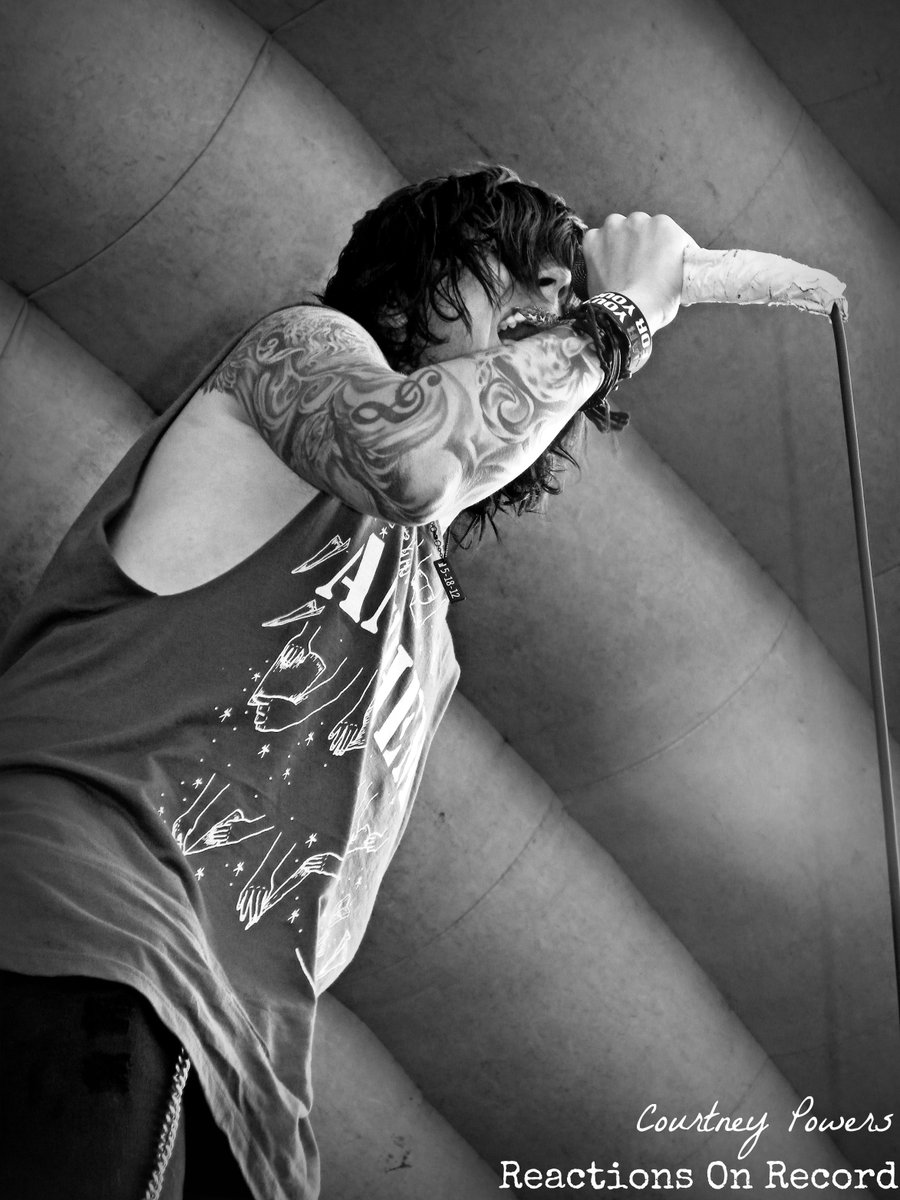 ReactionsOnRec's tweet image. #ThrowbackThursday to that time photographed @SWStheband! Check out the pictures here facebook.com/ReactionsOnRec…