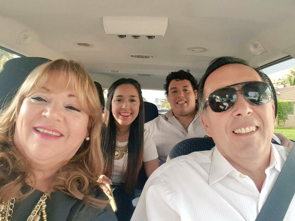 pastorjorgeled's tweet photo. Yendo con parte de mi familia a la ministración de @Benny_Hinn en #Media2016 en Miami, vamos llenos de expectativas. https://t.co/ULMP8EO1Lc