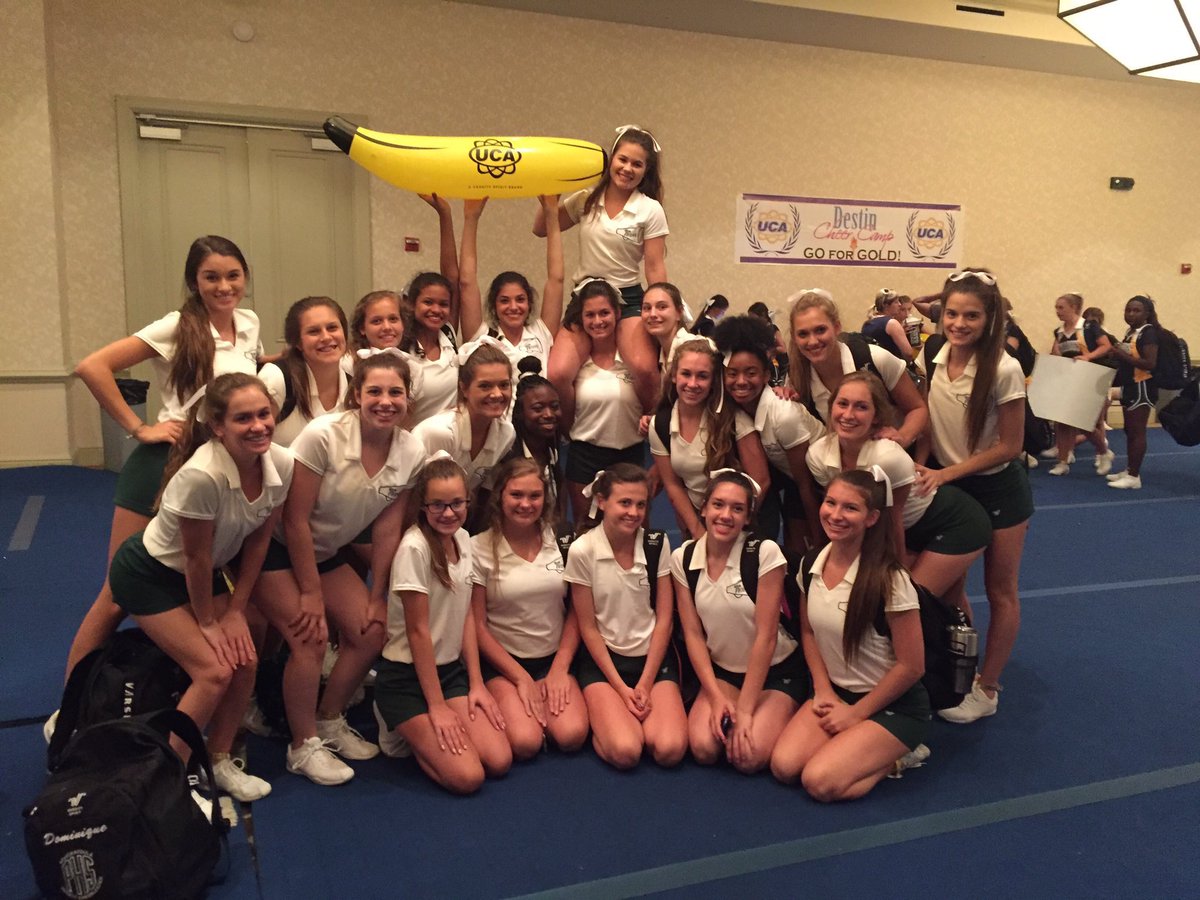 rachel_moreno_'s tweet photo. Wouldn't want to cheer all day with any other team 🌊🎀 #UCA2016 https://t.co/HH5aY7mTTw