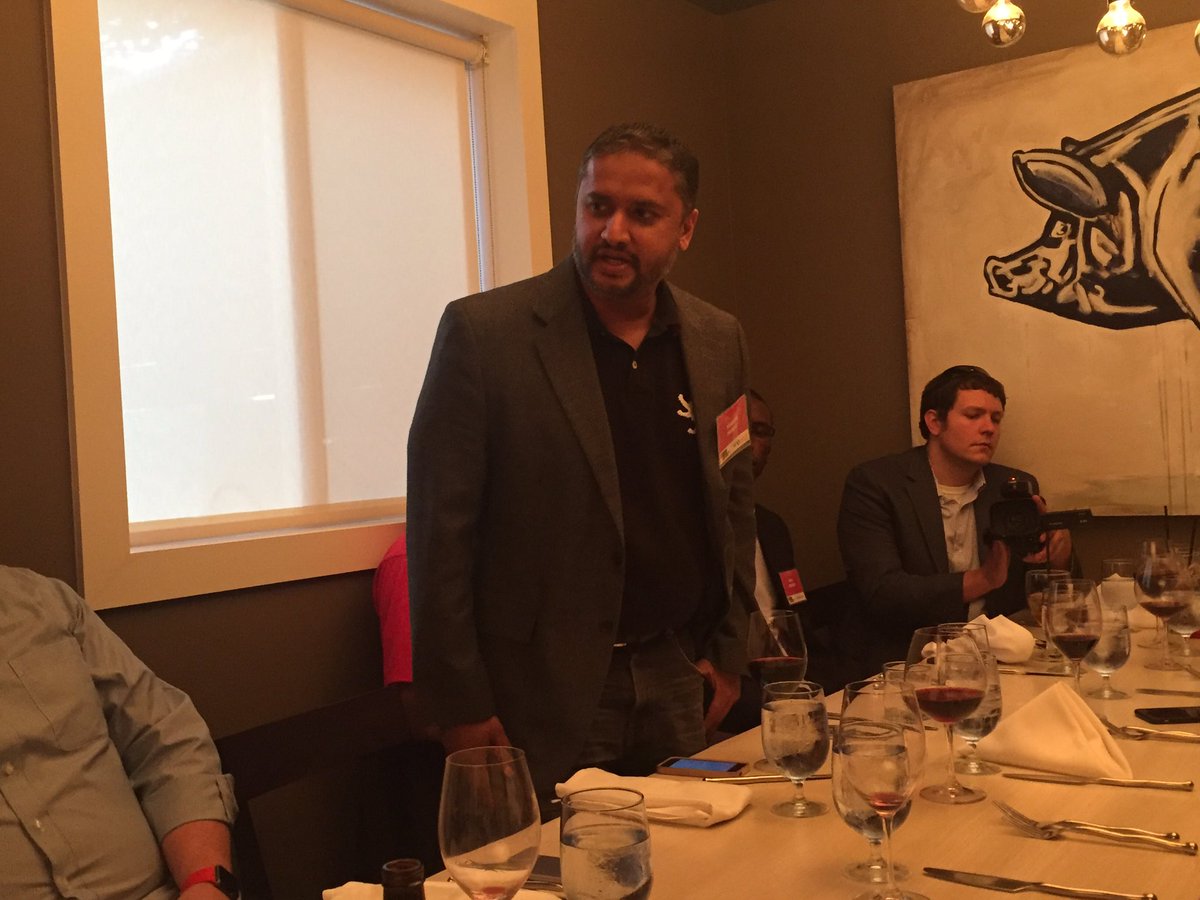 BexFiles's tweet photo. Elevator pitches for the win @VentureCenter's @vcfintech dinner sponsored by @BearStateBank tonight @Table28LR https://t.co/WdO1n3FKgC
