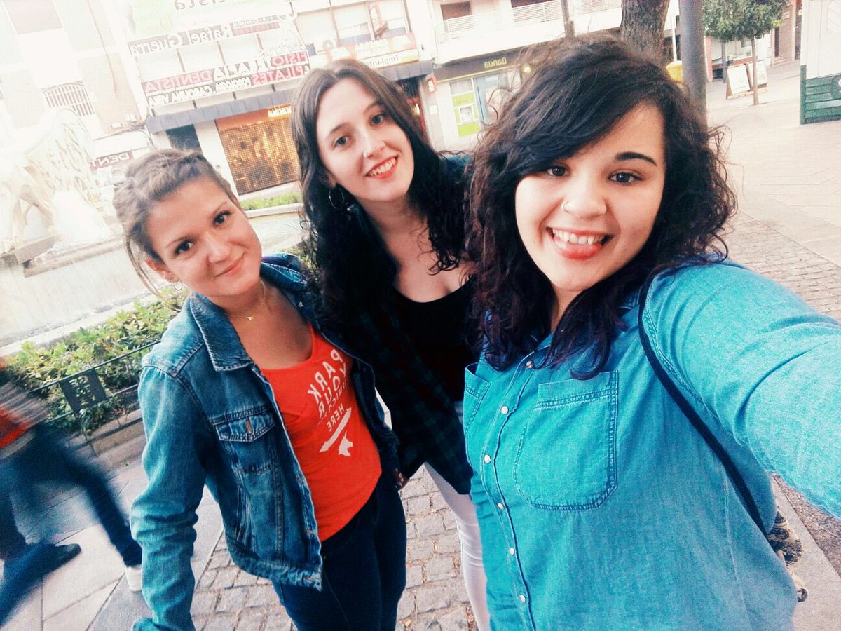 Ro_dieciseis's tweet photo. Mis nenis bellas โค๏ธ #prettynurses ๐๐๐ผ๐
๐ป @PilyMartin17 @jennyvillafaina https://t.co/AgbDTFLJj0