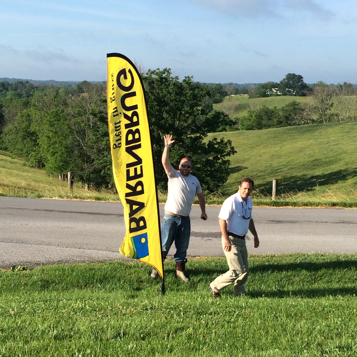 barusa_Luke's tweet photo. Waving the Barenbrug flag at #edenshalefarm field day. What a great day to show off our products #greatngrass https://t.co/OrUhlTDVka