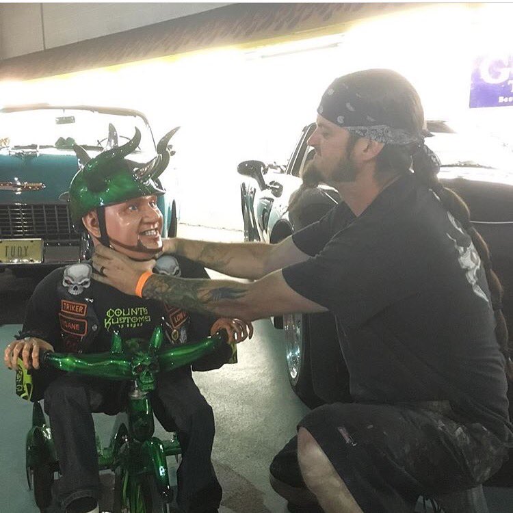 RyanAtCounts's tweet photo. Choking @TheHornyMike mini mike.  #countskustom #vegas https://t.co/4w4eqEEzh3
