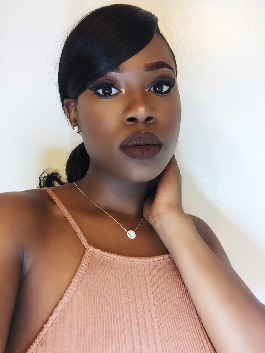 aangelsimms's tweet photo. FLEXIN ON MY COMPLEXION ✨👼🏾 https://t.co/ZeJOLCdSv8
