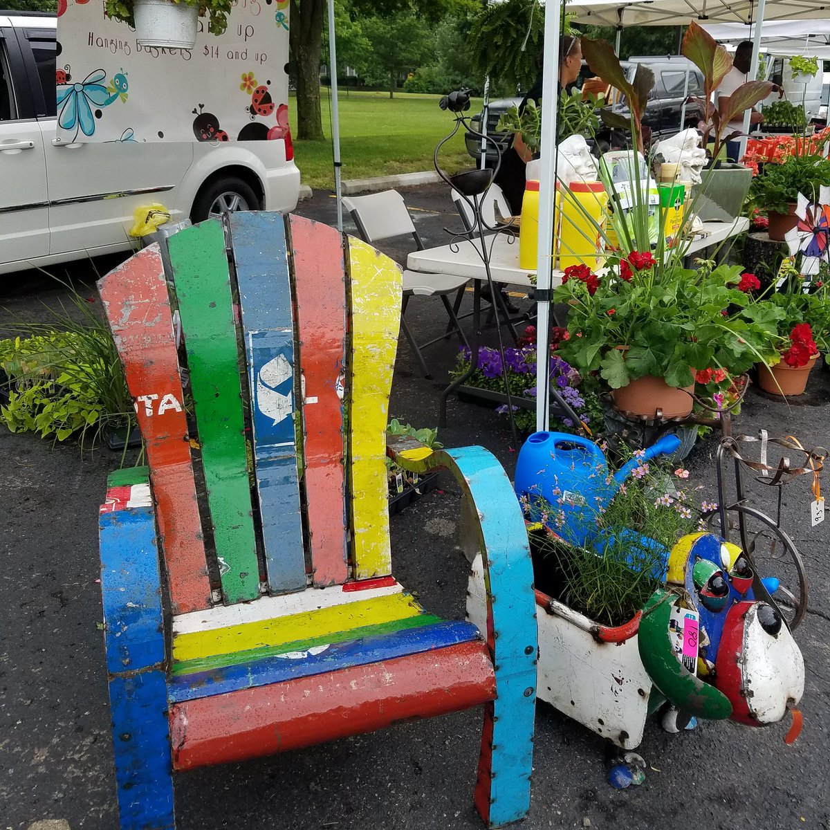 Discover_D1's tweet photo. #Funky garden deco. Shop flats and accents at The Garden Bug visit them at 18901 Grand River Ave.  #DiscoverD1 https://t.co/dYwtitAM0x