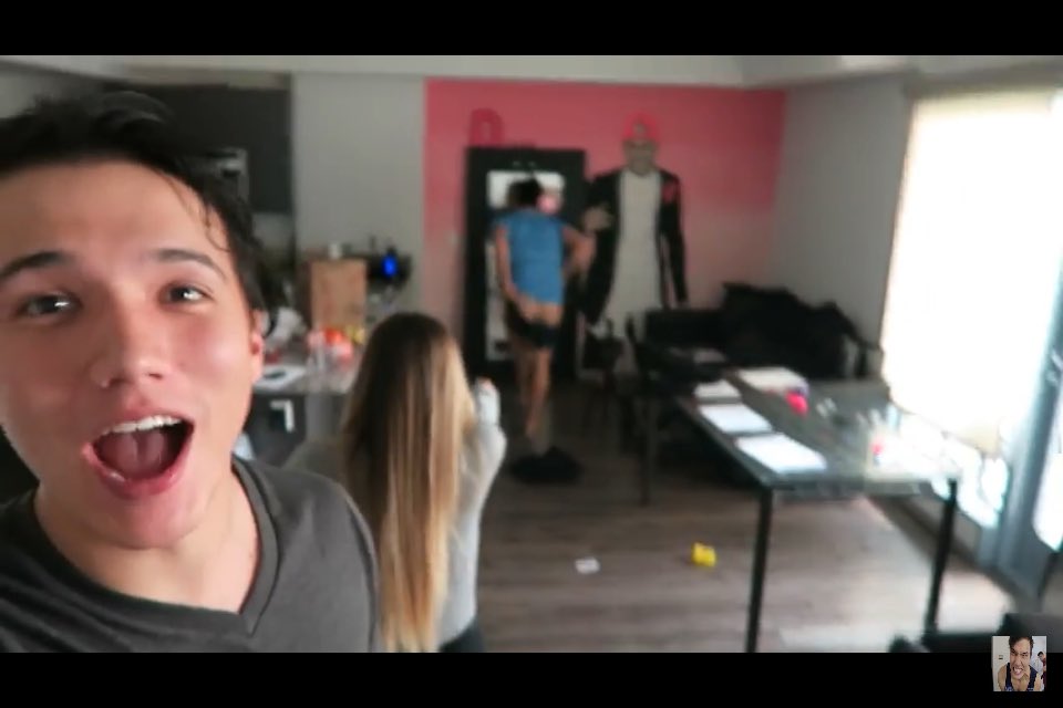 LazyRonPH's tweet photo. Screenshots of @lazyronstudios vlog part 2 feat @AlexWassabi #cootboot βοΈβοΈπ https://t.co/AzUQ3PVayH