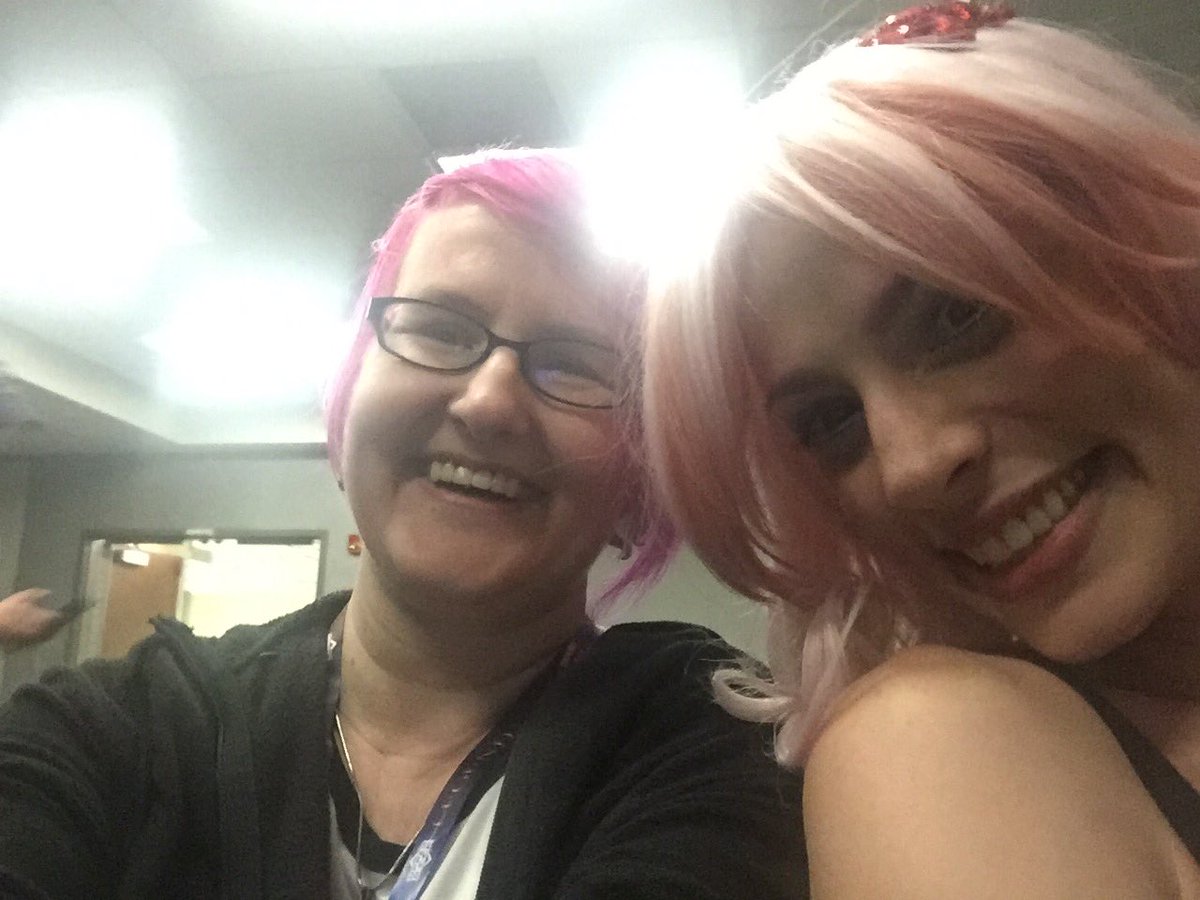 wraith_mistress's tweet image. @TrulieAwesome #origins2016 #phonetime #trulieawesomeshow