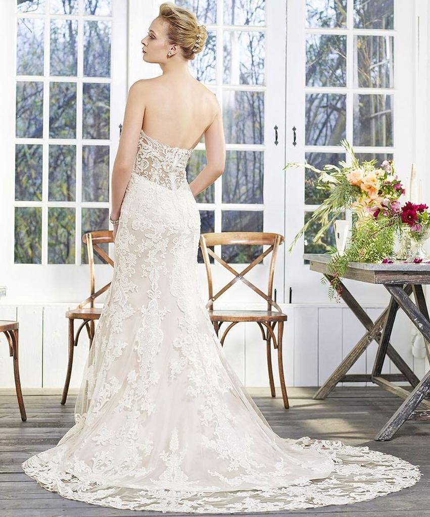 CasablancaBrida's tweet photo. Fall in love with the exquisite #illusionback on #Style2255, Laurel, from our #AutumnBlooms collection. #Casablanca… https://t.co/xWXIK4oz3g
