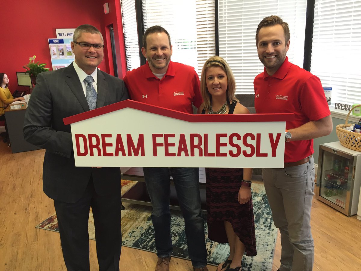 IsaacAmFam's tweet photo. Loved having our @amfam State Director @clintpoeschl visit our new office!! #dreamfearlessly #amfam https://t.co/gbXNROqNiD