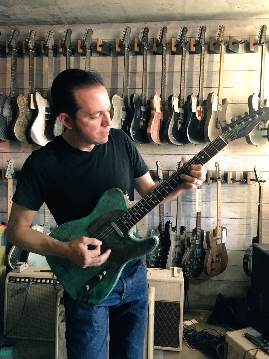 DamianFanelli's tweet photo. Sampling the goods at @jamestrussart Guitars in LA with @ALittle_Thunder's @HeyAndyAlt #trussartguitars https://t.co/DD7XUpK0i3