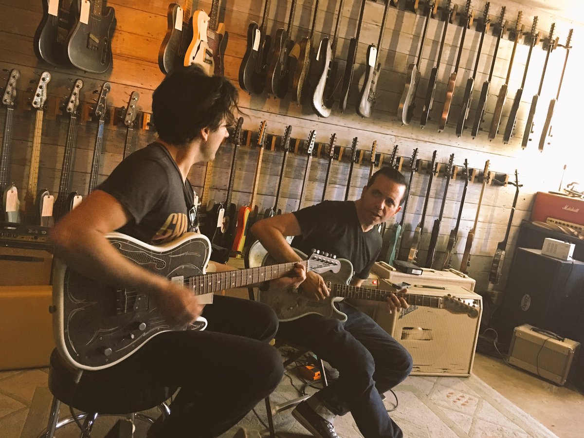DamianFanelli's tweet photo. Sampling the goods at @jamestrussart Guitars in LA with @ALittle_Thunder's @HeyAndyAlt #trussartguitars https://t.co/DD7XUpK0i3