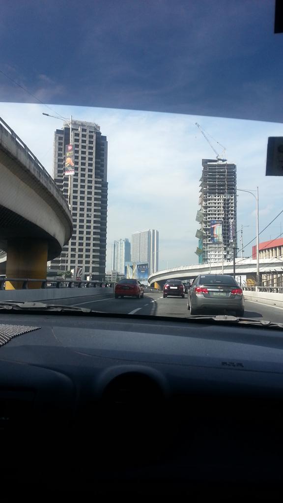 JEMONATOR_'s tweet image. Wasap billboards condominiums and traffic! #DayVersion