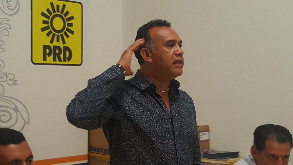 PRDCortazar's tweet photo. Nuestro líder @hugoestefania_m como siempre motivándonos para defender nuestro ideal #OrgullosamentePerredista https://t.co/onkvBbU7qD
