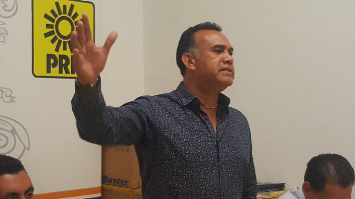 PRDCortazar's tweet photo. Nuestro líder @hugoestefania_m como siempre motivándonos para defender nuestro ideal #OrgullosamentePerredista https://t.co/onkvBbU7qD