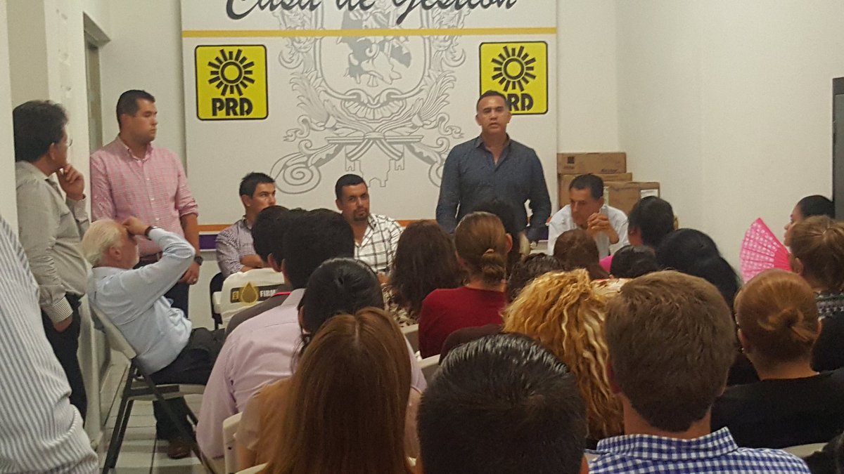 PRDCortazar's tweet photo. Convencidos trabajaremos por más militantes @hugoestefania_m #OrgullosamentePerredista #EsContigo https://t.co/qsB6N1kCWl