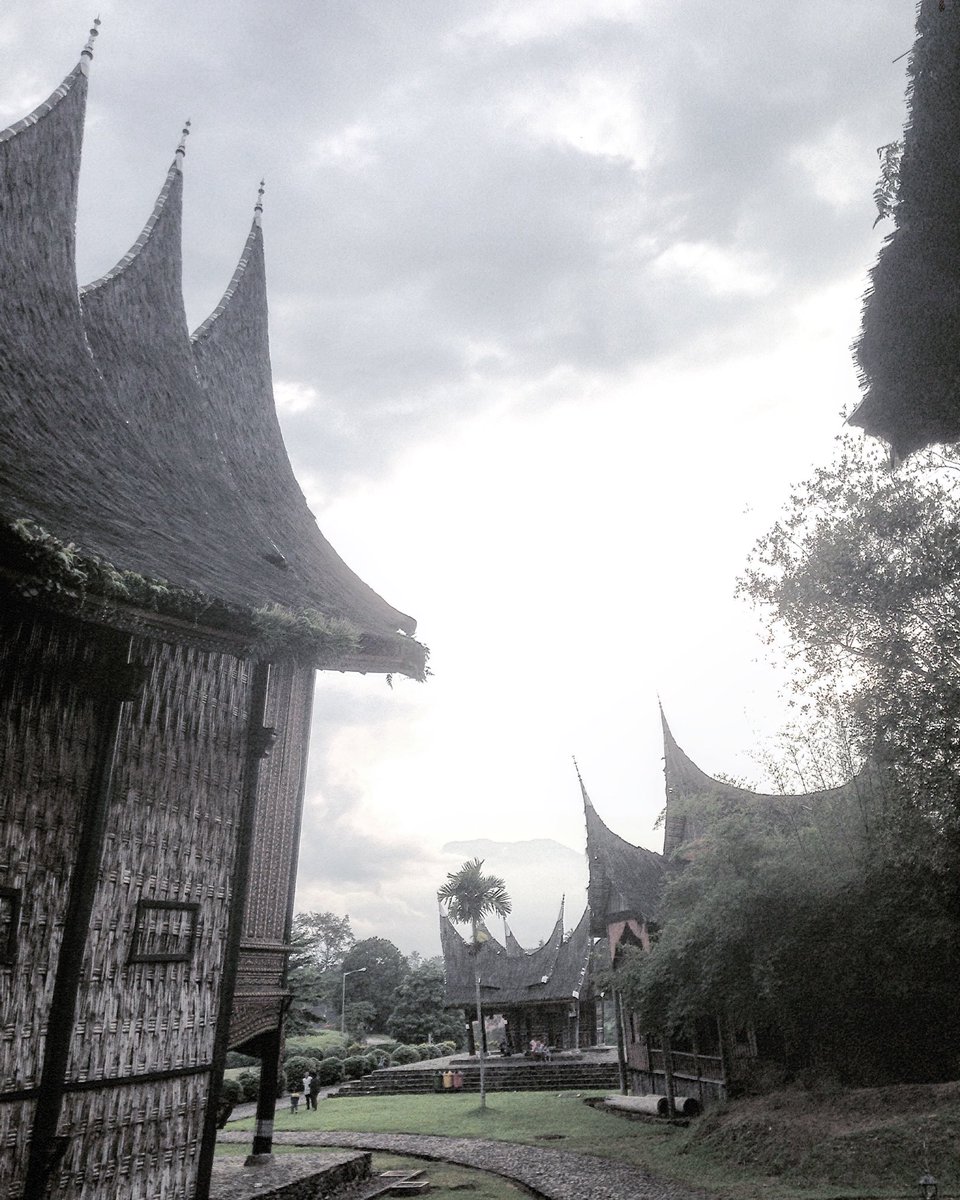 SIG_architect's tweet photo. kampuang nan jauh di mato

@ Tanah Datar, Batusangkar, Indonesia 

#WonderfulIndonesia #exploringIndonesia https://t.co/Hkrm496eto