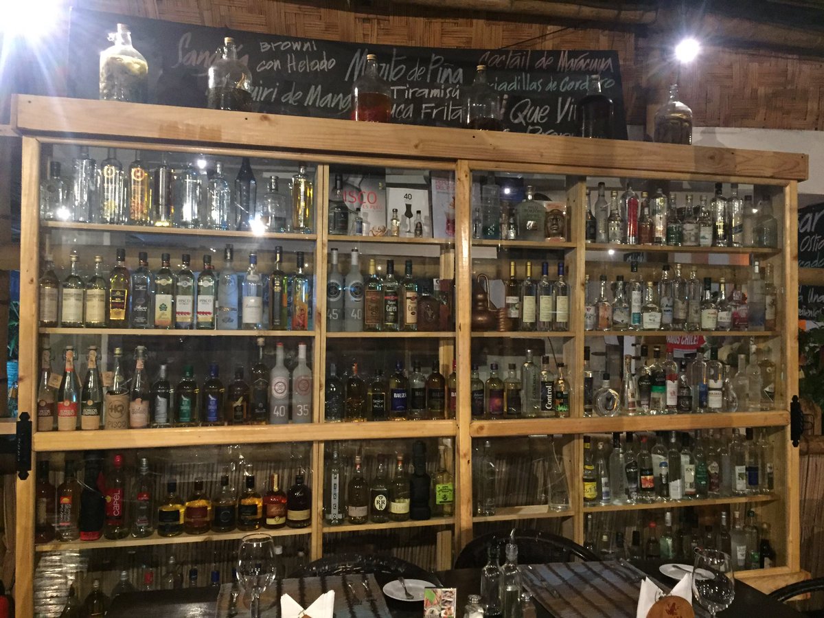 nenanerd's tweet photo. La colección más grande de piscos en Chile en el "Cantaba la Rana" #iquique https://t.co/OqBqM3IMZx