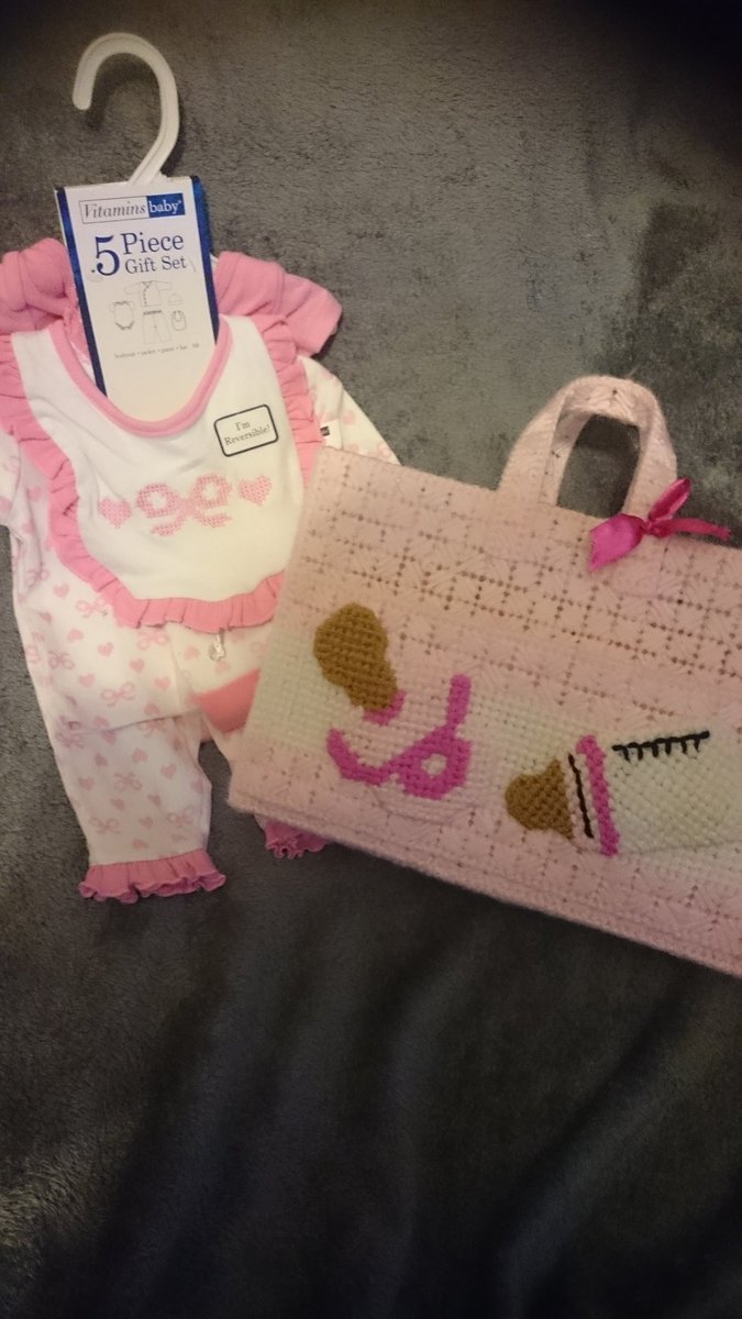 VBabycakes's tweet photo. #5 piece girl outfit and nappy bag https://t.co/s4jF5fNf23