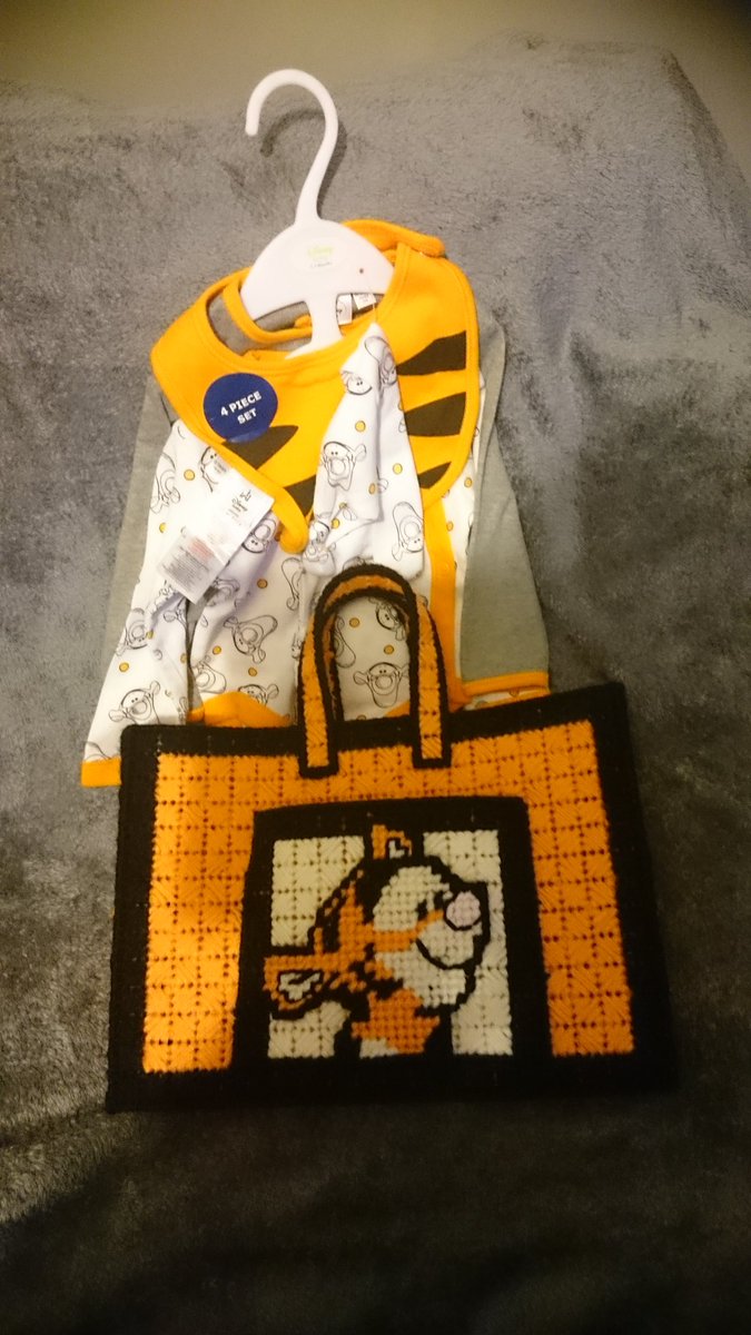 VBabycakes's tweet photo. # 4 piece tigger outfit with nappy bag https://t.co/j9wDKqtr7k