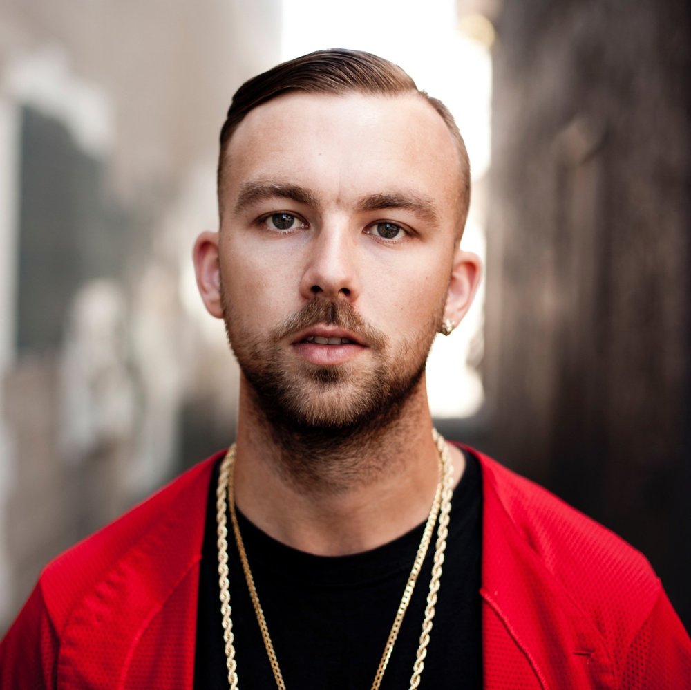 1075BeachRadio's tweet photo. Online polls say @TheRealSonReal 49.6% and @iAmSantaClara 49.3% Only one can win. You decide. #Vernon #Victoria https://t.co/ZkJdz5r8M2