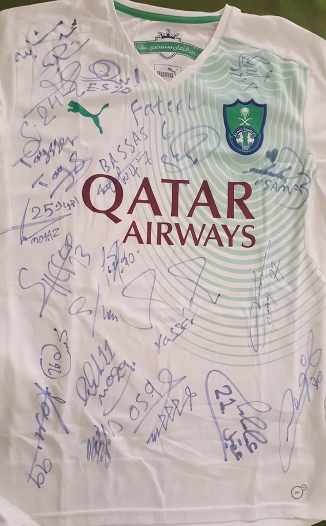 ith3sham's tweet photo. #مسابقة_الكواسر تيشيرت الاهلي بتوقيع جميع اللاعبين 💚

- للدخول بالسحب "رتويت و فولو"
- السحب سيكون يوم الجمعة

#Ahli https://t.co/m7dd9Ucasl