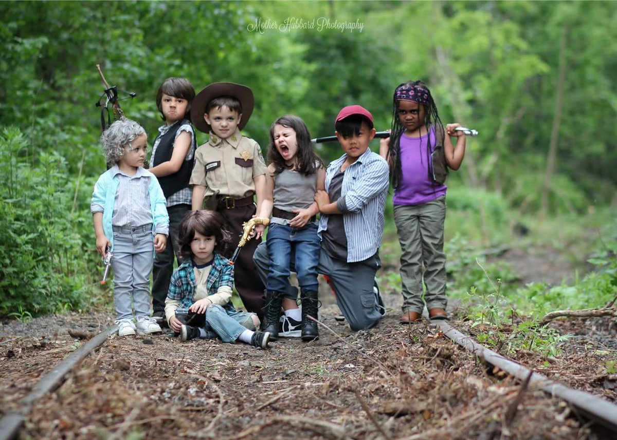 Jwitkowski33's tweet photo. @popatic have you seen our #miniwalkingdeadcrew? @WalkrStalkrCon here we come! https://t.co/deHIoqiPbp
