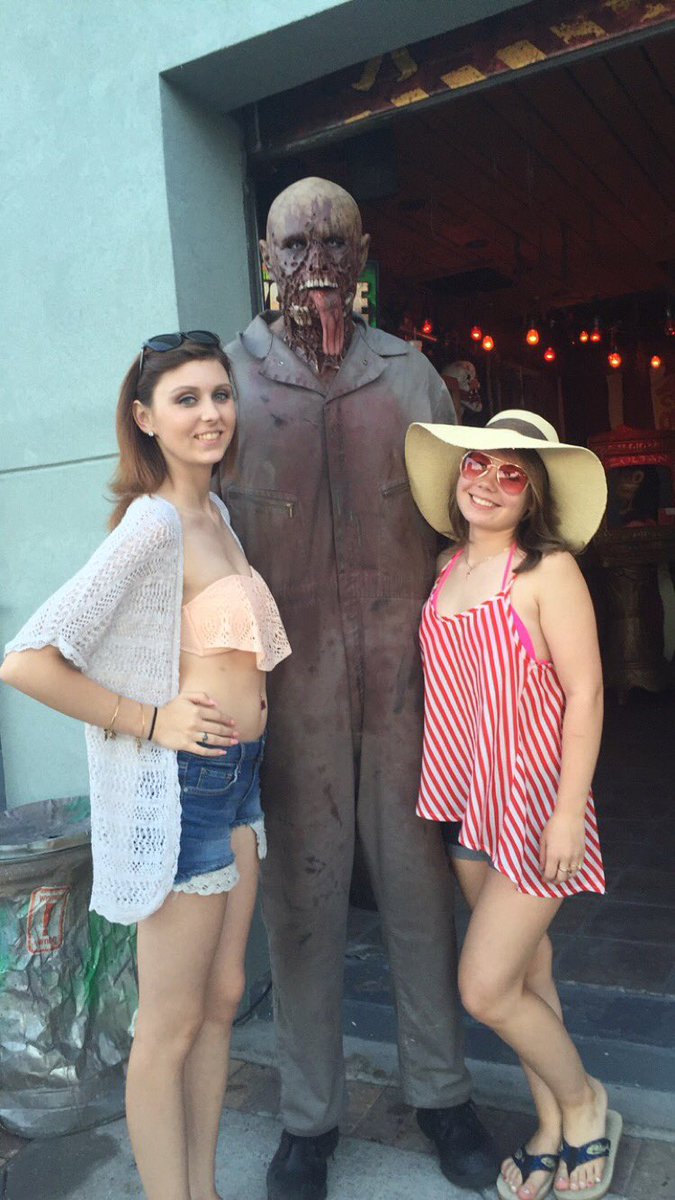 breanaleigh98's tweet photo. Beach trips with my second family are amazing! https://t.co/OcLOicVdt7