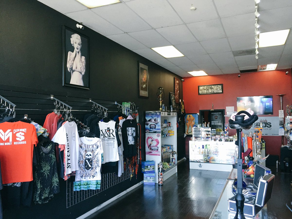 YoBryy's tweet photo. First drop I have @3brossmokeshop Eight One Eight™ T-shirt not released yet, size M drop by and cop it today👕 #EXLA https://t.co/TEkAuxlAnq