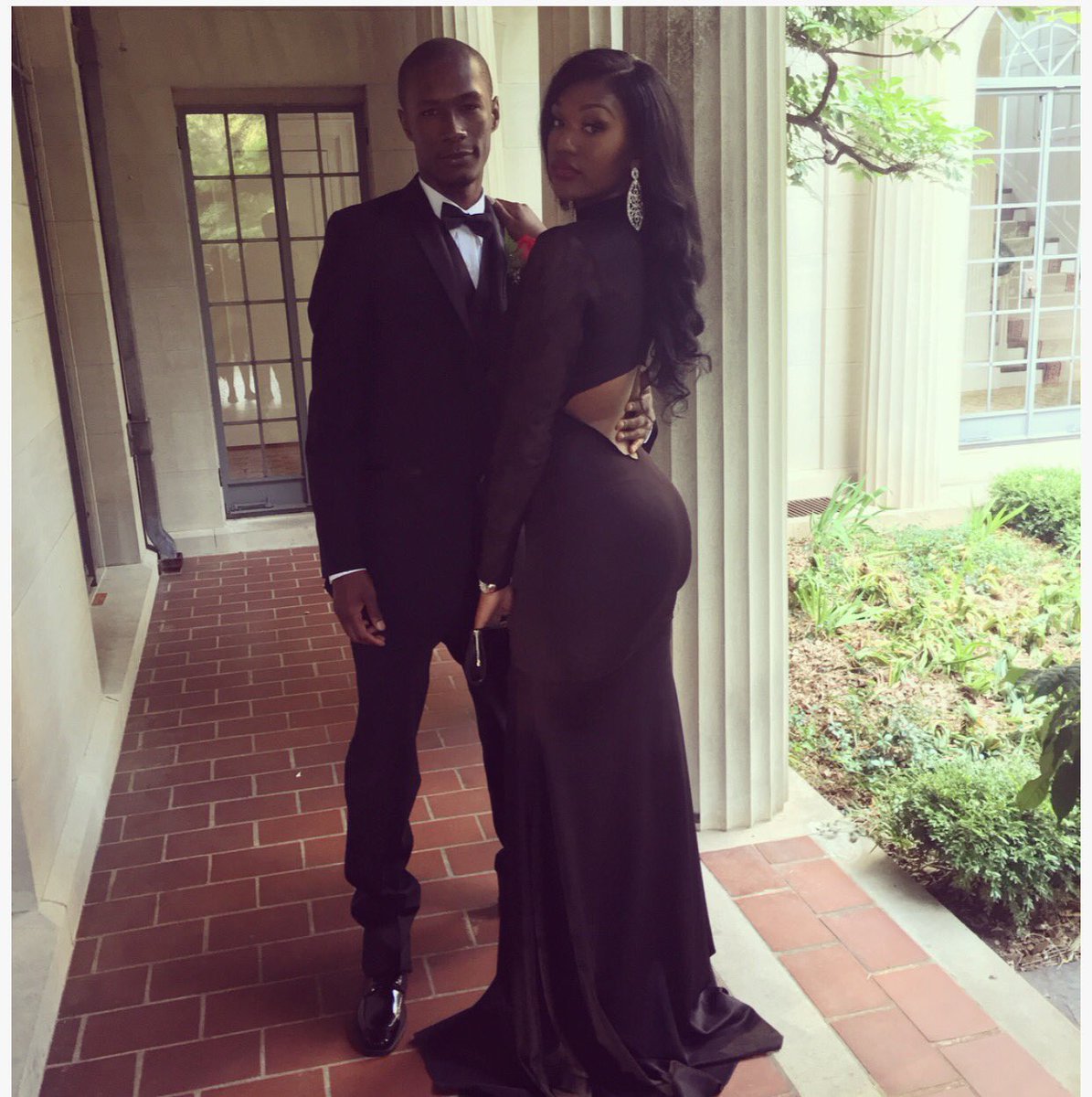 Cocoahontasss's tweet photo. Black Magic✨ #2k16Prom https://t.co/281yjq3EqS