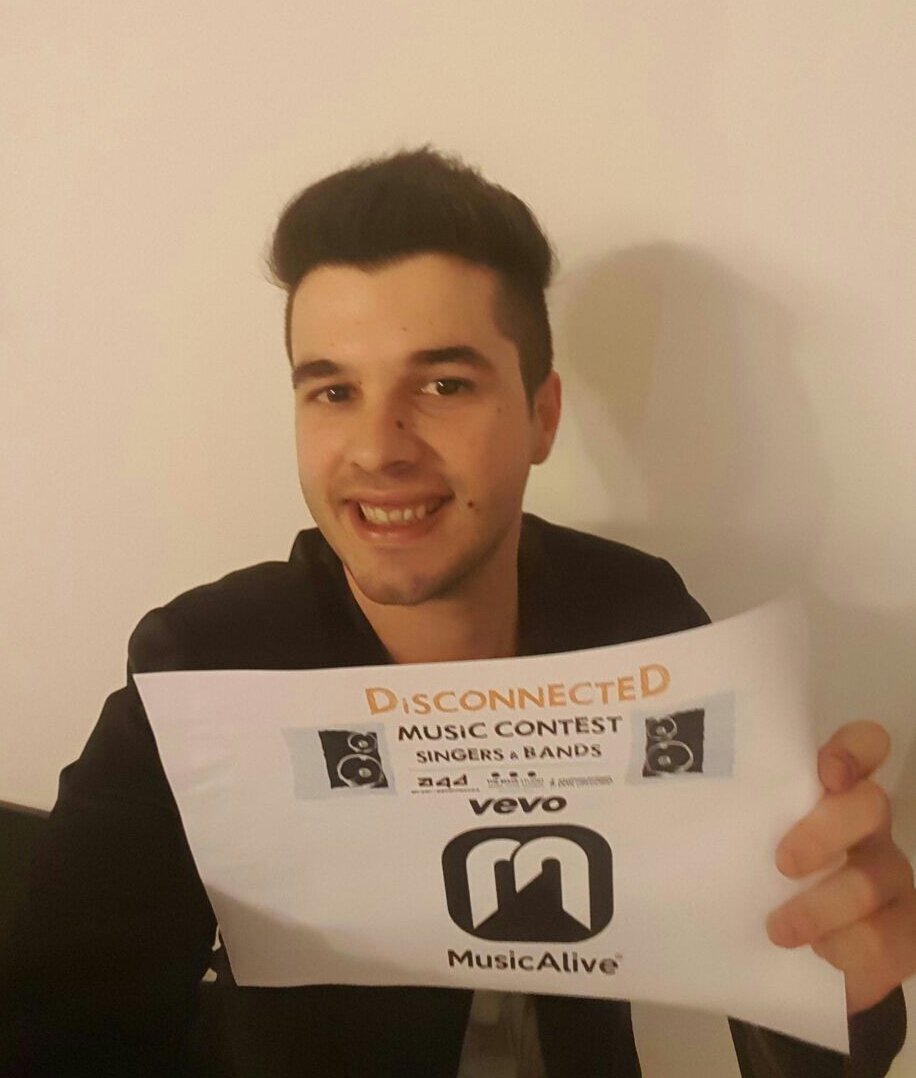 MusicAliveTweet's tweet photo. #Vinci un #videoclip #musicale con #DisconnectedMusicContest, come? https://t.co/aB0Rbsq6Tc! #cantante #musicista <3 https://t.co/UF3gNGEjwe