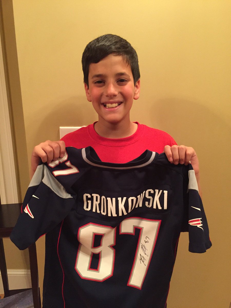 jsilver0405's tweet photo. @RobGronkowski Thanks for supporting Lahey Hospital tonight and for signing my son's jersey. Happiest kid ever! https://t.co/Nv7YsG6Db4