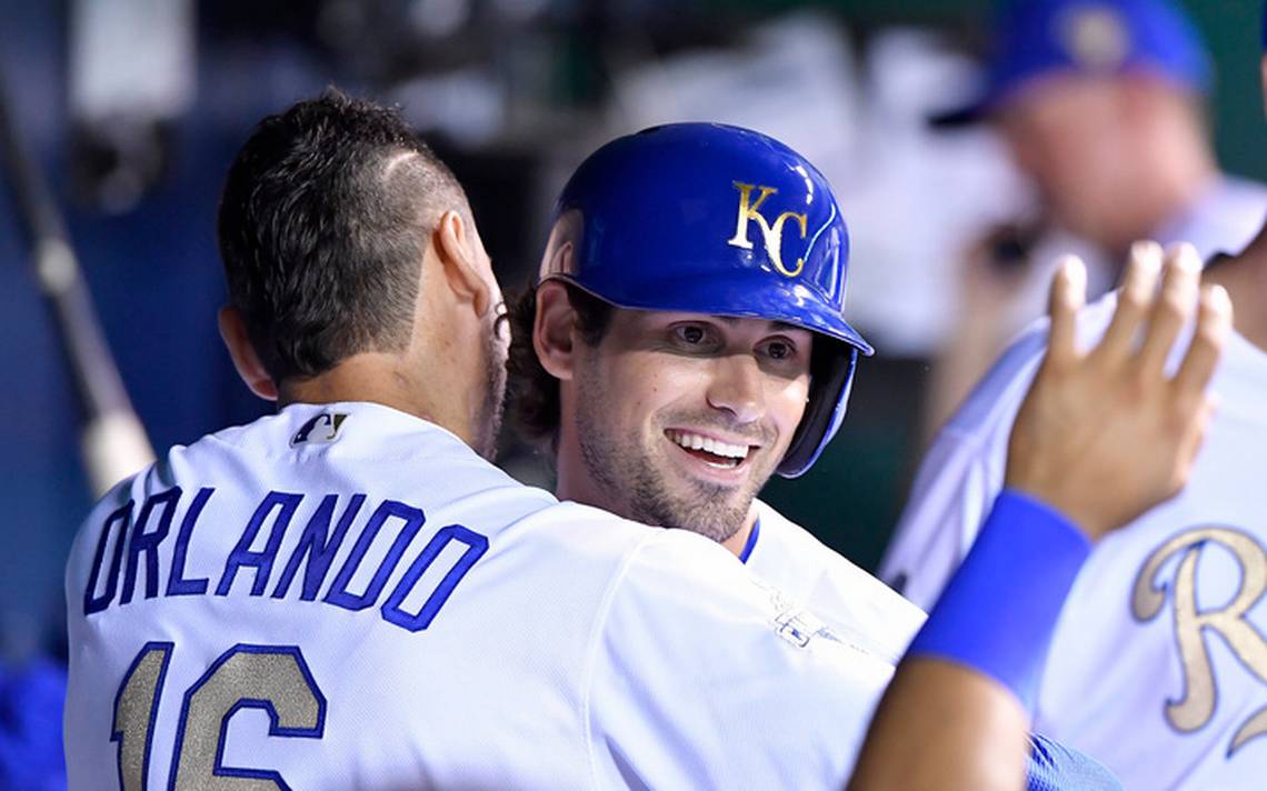 zesty_royals's tweet photo. #BrettEibner gets to KC just in time after #Royals reinstate him fro... https://t.co/yOTXItfnfZ #GoRoyals #RoyalsFan https://t.co/5tmbcY1oqE