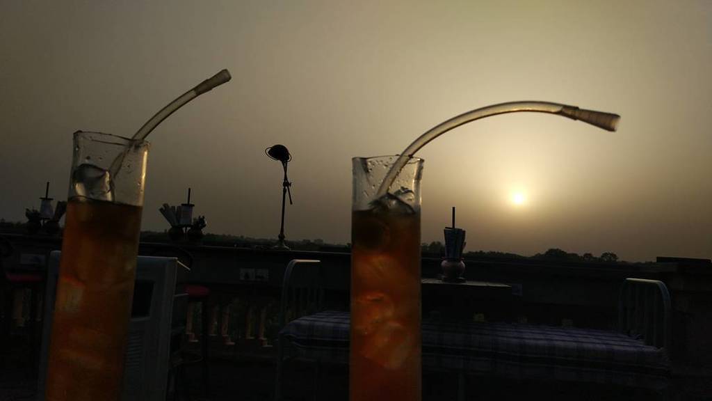 Ravi8Jan's tweet photo. #sunset party @socialoffline
#party #sunset #rooftop #lliit #liit #cocktails #hauzkhasvill… https://t.co/bLZk2nIoua https://t.co/jzRYD2x39n