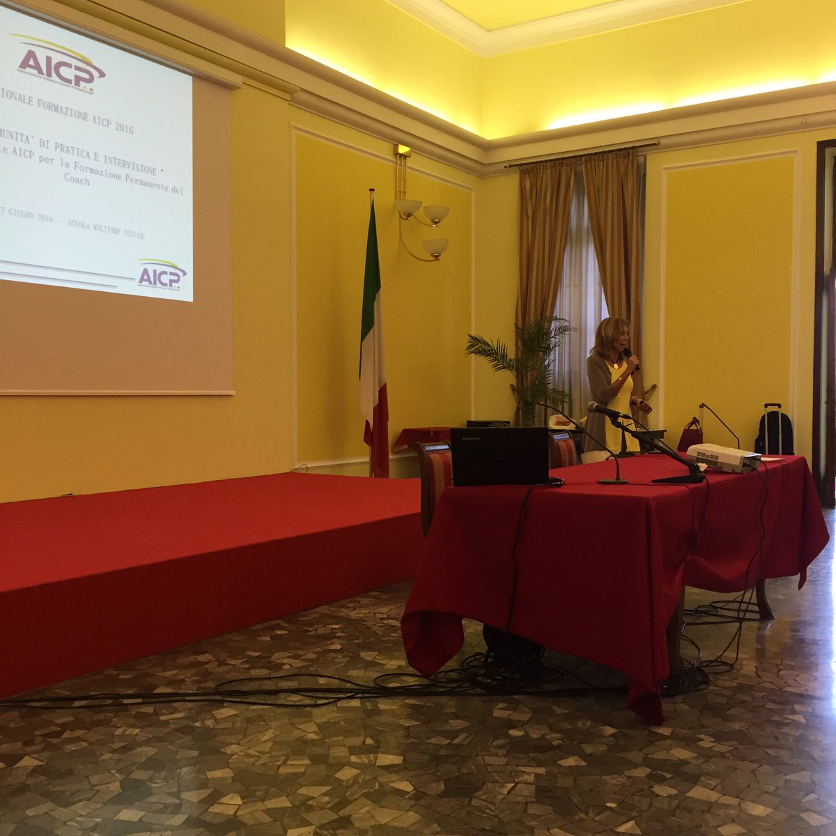 Incontro Nazionale Formazione AICP - Mariateresa Arcidiaco, Presidente, apre la giornata. Si comincia! #coaching