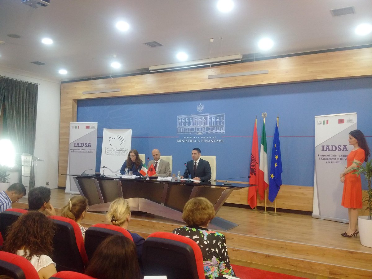 arbenahmetajal's tweet photo. Me Ambasadorin Italian Cutillo nenshkruajme sot marreveshjen per fazen e dyte te programit te konvertimit te borxhit https://t.co/hONMpdzDHt