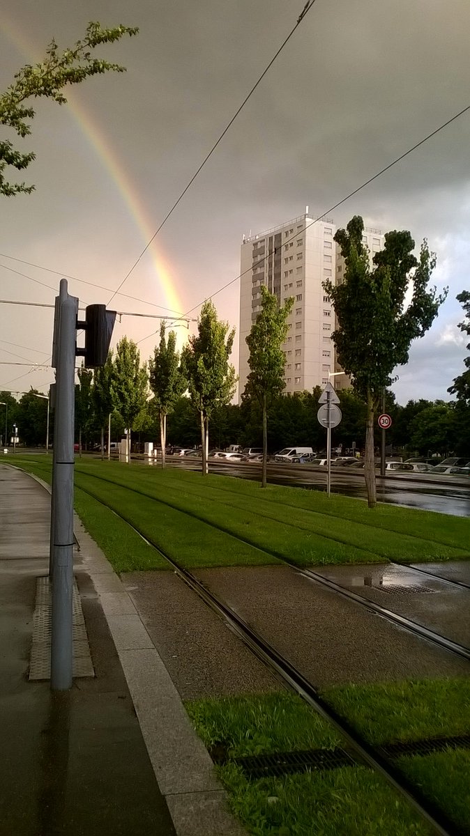 diamanka18's tweet photo. Orage sur Vénissieux #loveTCL #onlyly https://t.co/jBUh3zeWk2