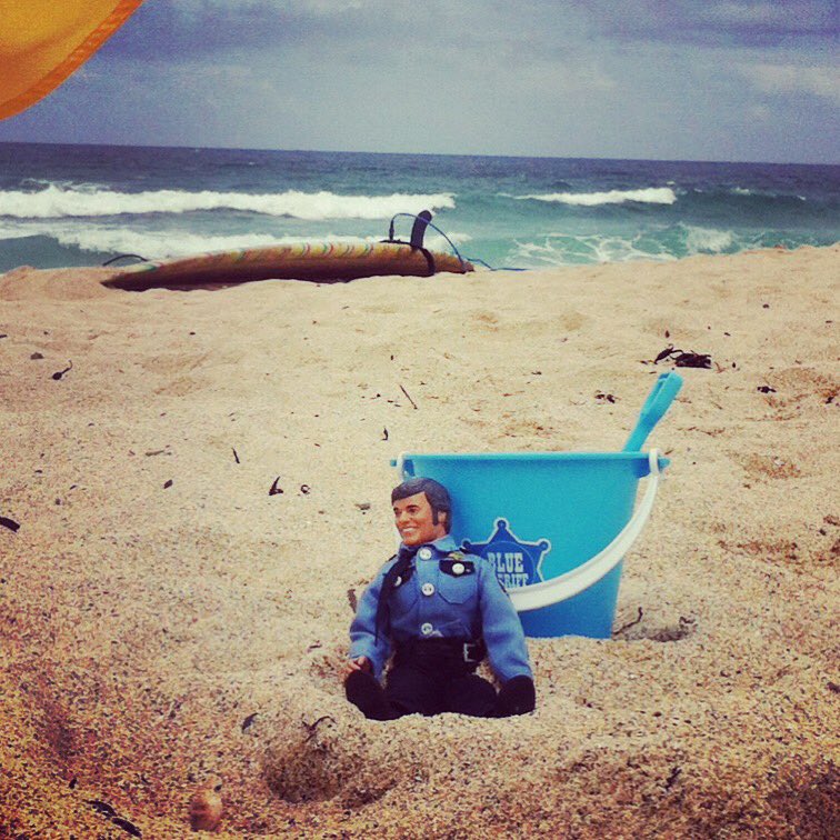 TheBlueSheriff's tweet photo. Just chillin' - life's a beach! #beachlife #surfing #cornwall #stives #bluesheriff https://t.co/F4vfIDN3Yp