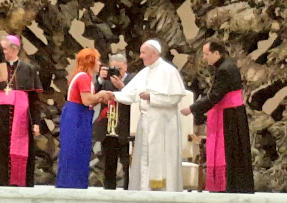 Circo Pastelito y Tachuela Chico ar Twitter: “Payaso Pastelito d Chile actua al Papa Francisco en Vaticano @ahoranoticiasAN @JPQueralto @tv_mauricio @Juan_Luis16… ”
